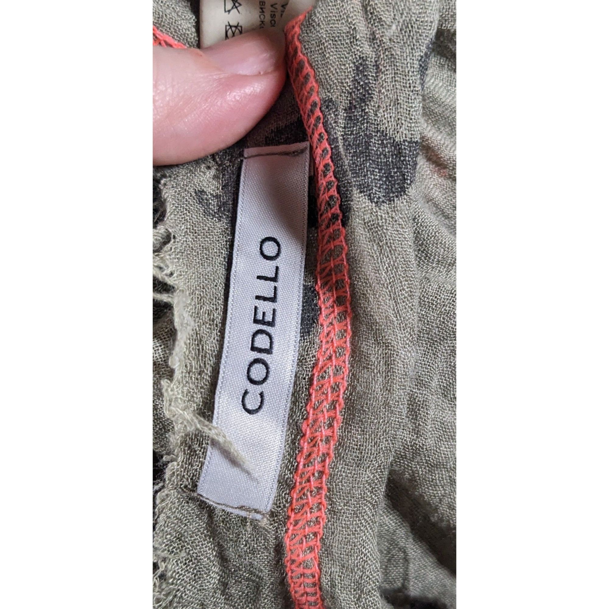 Other Codello Grey Love Print Scarf With Pink Contrast Stitching Size ONE SIZE - 5 Thumbnail