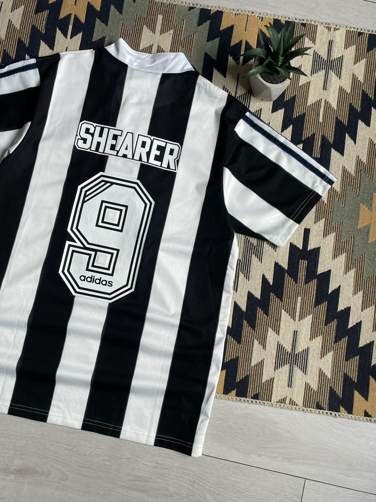 Adidas × Vintage Vintage NewCastle United 1995/97 #9 Shearer Soccer Jersey Size US L / EU 52-54 / 3 - 6 Thumbnail