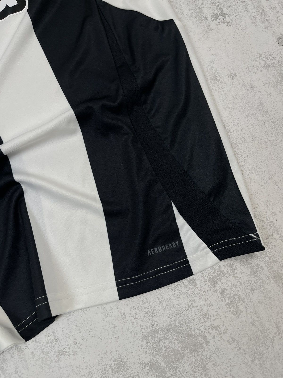 Adidas Adidas Newcastle United 24/25 Home Jersey Iconic Stripes Size US XL / EU 56 / 4 - 7 Thumbnail