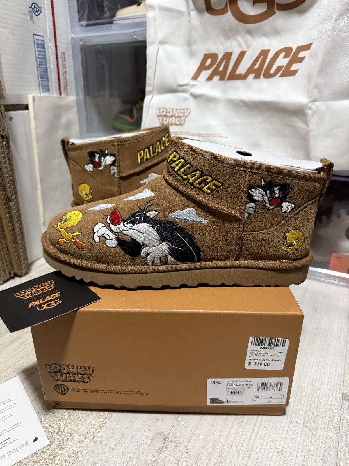 Palace × Ugg UGG Classic Ultra Mini Boot Palace x Looney Tunes Chestnut Size US 10 / EU 43 - 1 Thumbnail
