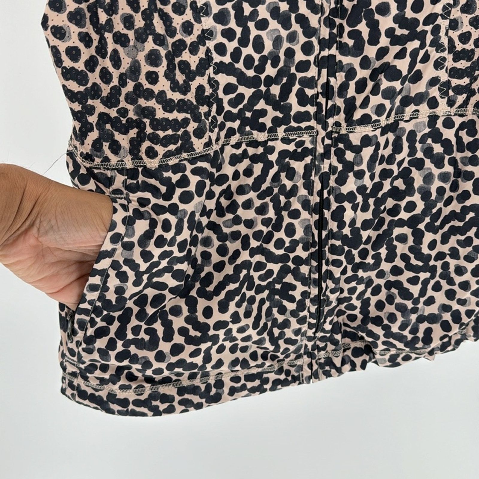 Lululemon Lululemon Pack-It Vest Ace Spot Grain Black cheetah size 6 Size M / US 6-8 / IT 42-44 - 7 Thumbnail