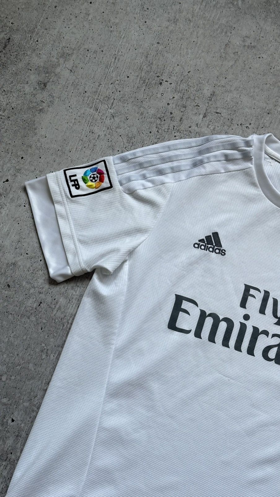 Adidas 2015/16 Adidas Real Madrid Home Soccer Jersey Size US L / EU 52-54 / 3 - 4 Thumbnail