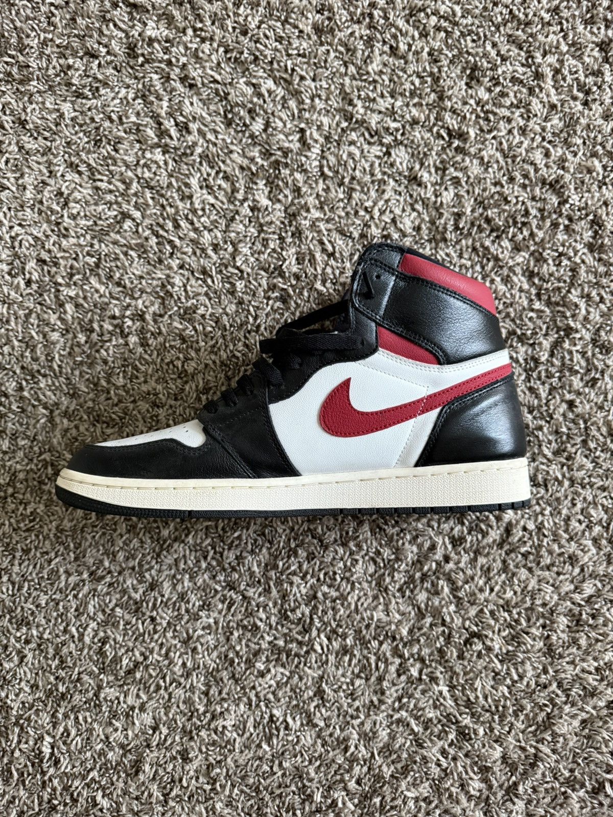 Jordan Brand Air Jordan 1 Retro High Gym Red Size US 12 / EU 45 - 9 Thumbnail