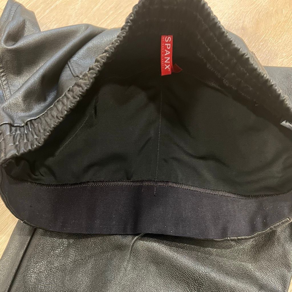 Spanx SPANX Black Faux Leather Joggers Lined Slimming Pants Women’s Small Size 27" / US 4 / IT 40 - 9 Thumbnail