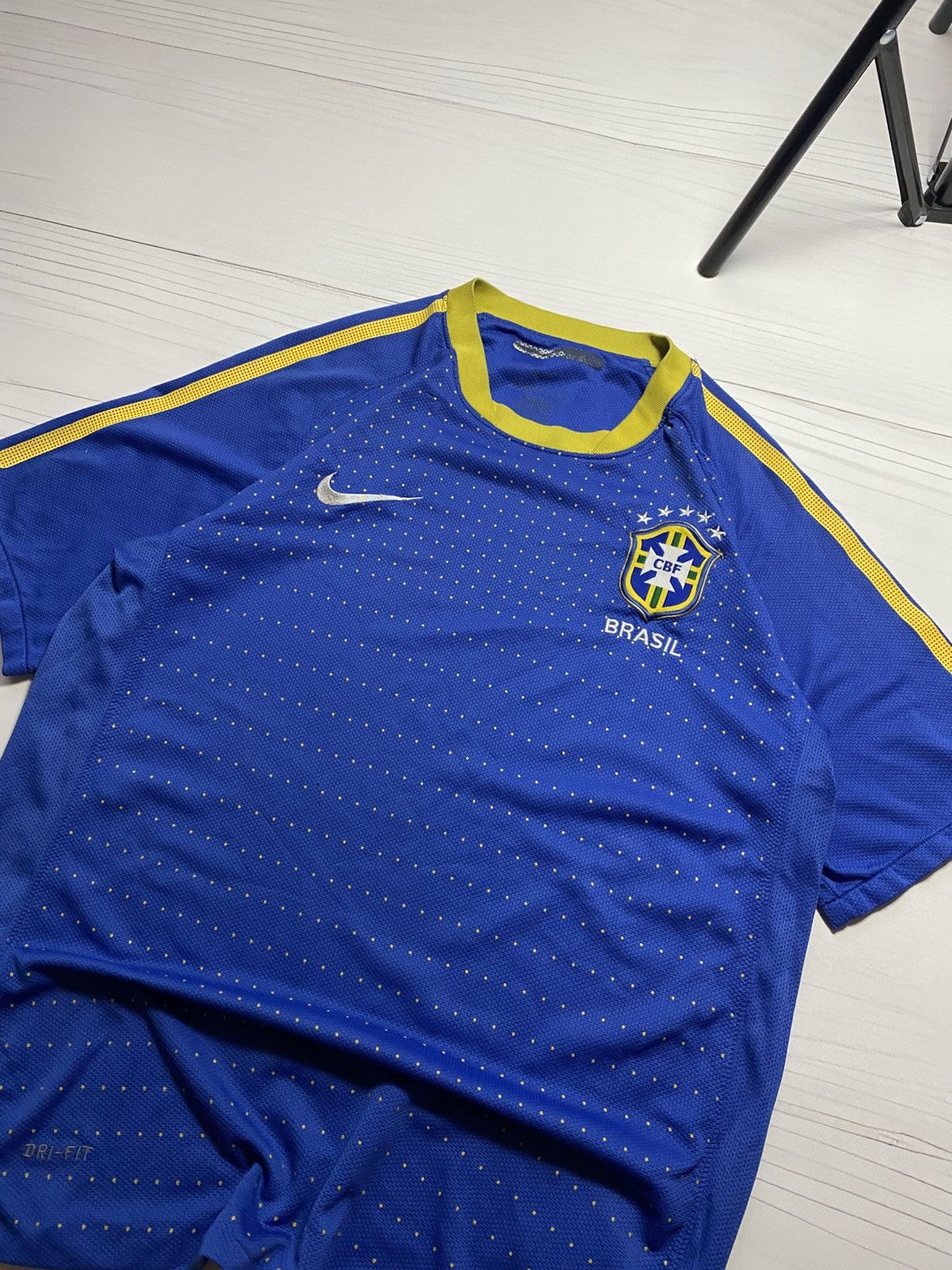 Nike Vintage Nike Brazil 2010 Away football y2k t shirt jersey Size US M / EU 48-50 / 2 - 7 Thumbnail