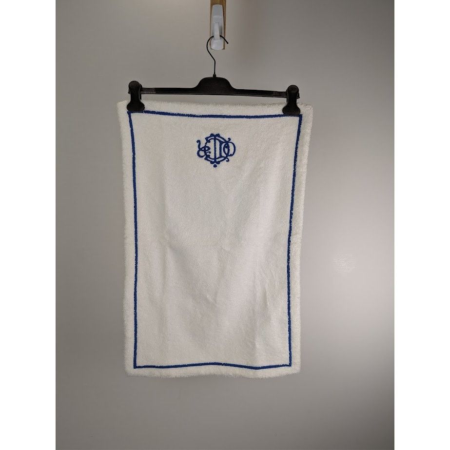 o1rshd1 Size: OS / Hand Towel in White/Blue