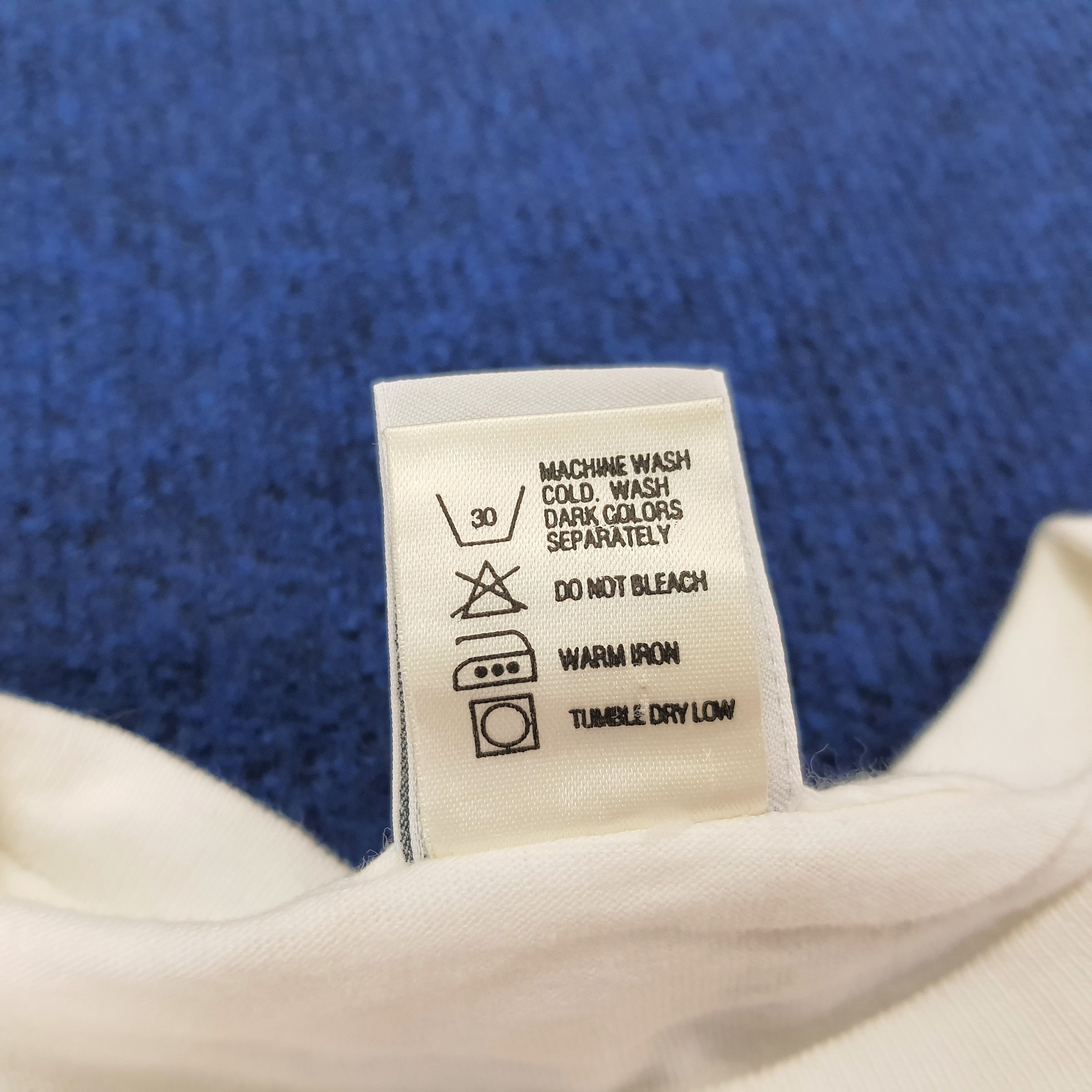 Armani Exchange × Vintage Vintage Armani Exchange AX T-shirt Size US L / EU 52-54 / 3 - 7 Thumbnail