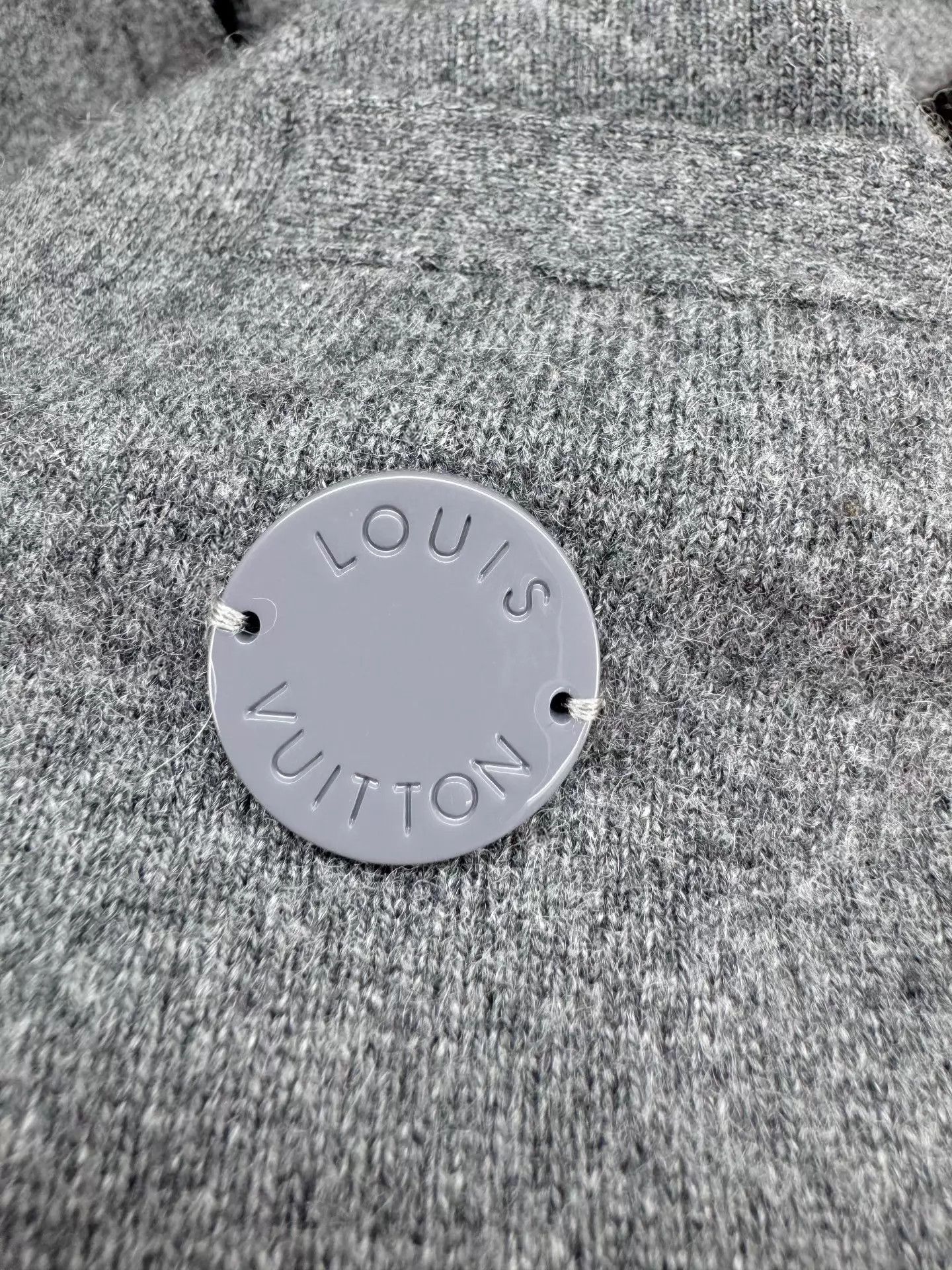 Louis Vuitton LV women's knit cardigan XS 2x worn authentic Size XS / US 0-2 / IT 36-38 - 4 Thumbnail
