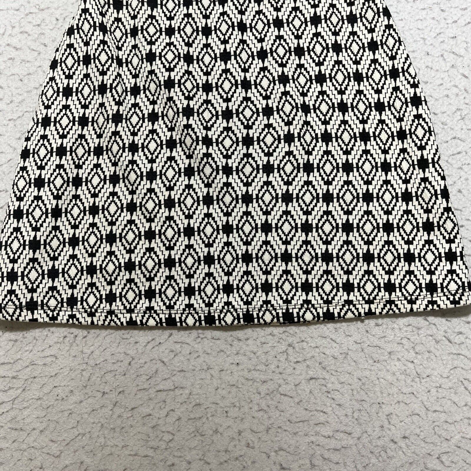 Nordstrom GILLI Kelsey Flared Mini Skirt Black/White Geometric Stretch Size 24" / US 00 / IT 34 - 11 Thumbnail