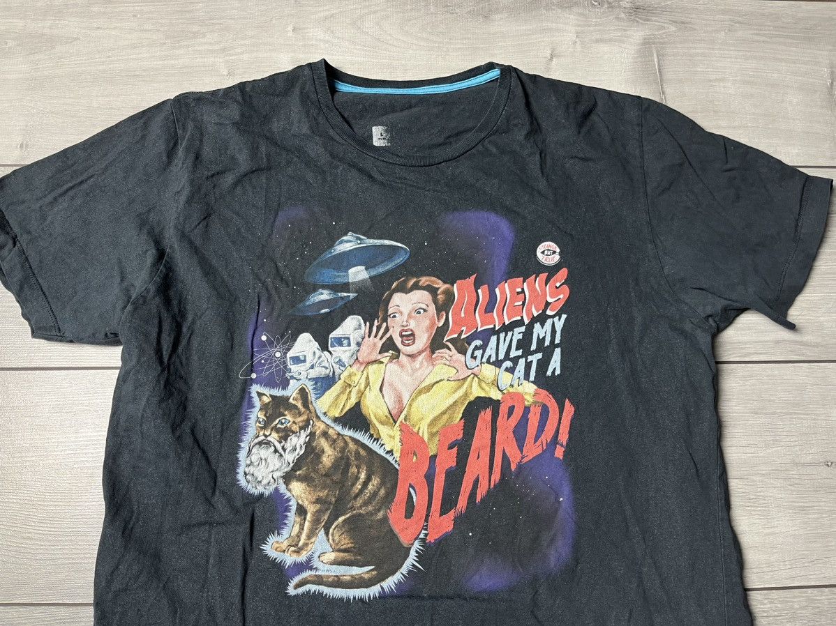 Band Tees Aliens gave my cat a beard T-shirt movie size Large Size US L / EU 52-54 / 3 - 2 Thumbnail