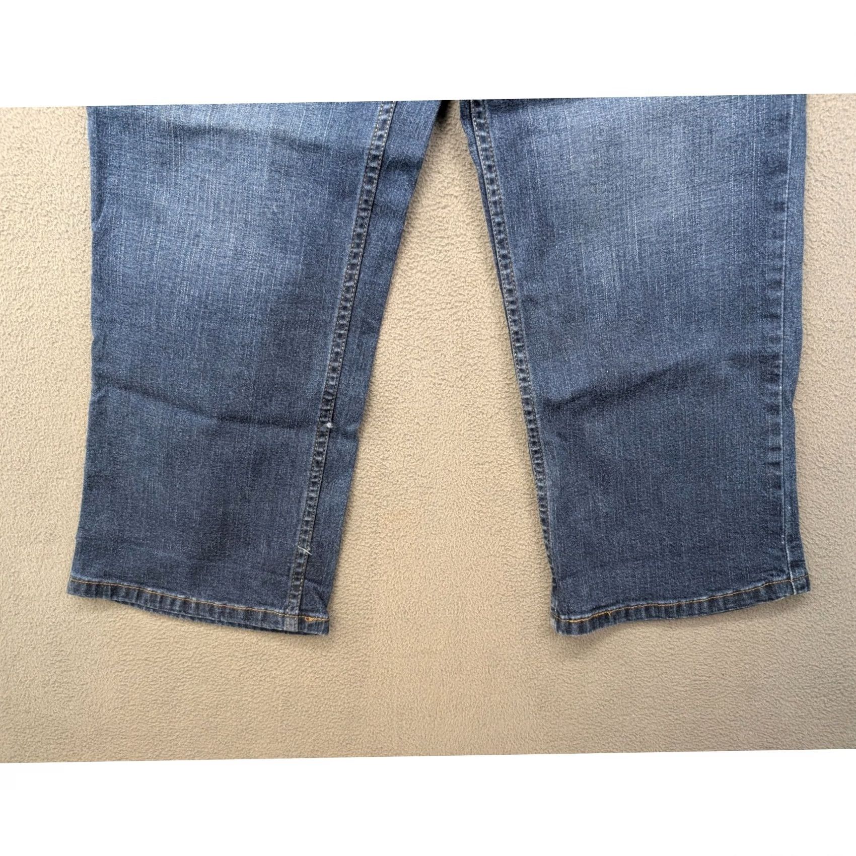 CO Signature by Levi Strauss & Co Capri Pants Womens Size 8 Denim Capri Pants Blue Mid-Rise Comfort Pockets Stretch Casual Capris Size 30" / US 8 / IT 44 - 4 Thumbnail