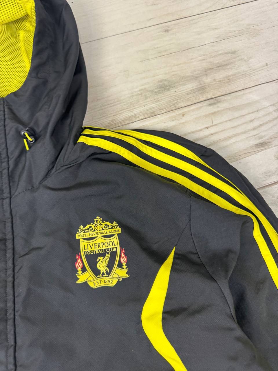Adidas Vintage Adidas Liverpool 2010 2011 Windbreaker Track Jacket Size US L / EU 52-54 / 3 - 7 Thumbnail