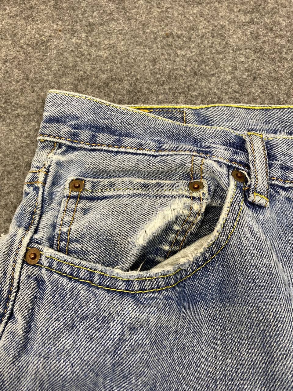 Levi's levis 550 lightwash distressed denim nice design Size US 37 - 11 Thumbnail