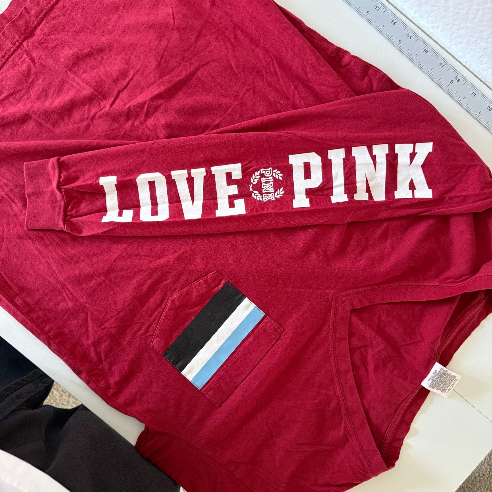 Victoria's Secret PINK Victoria’s Secret V-Neck Pocket Tee L Red LOVE PINK Size L / US 10 / IT 46 - 4 Thumbnail