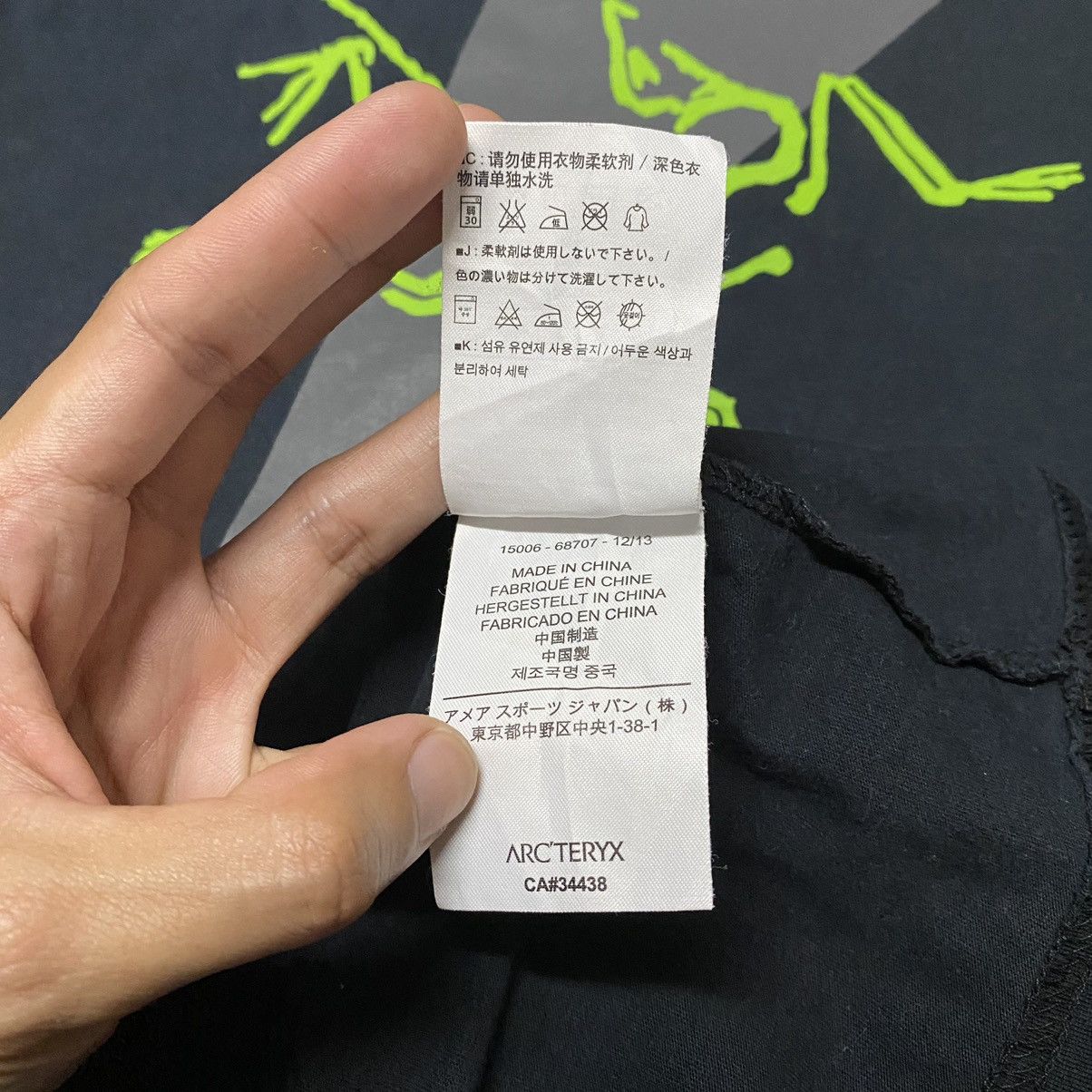 Arc'teryx × Vintage Arc’teryx Neon Big Logo Outdoor T Shirt Size US M / EU 48-50 / 2 - 10 Thumbnail