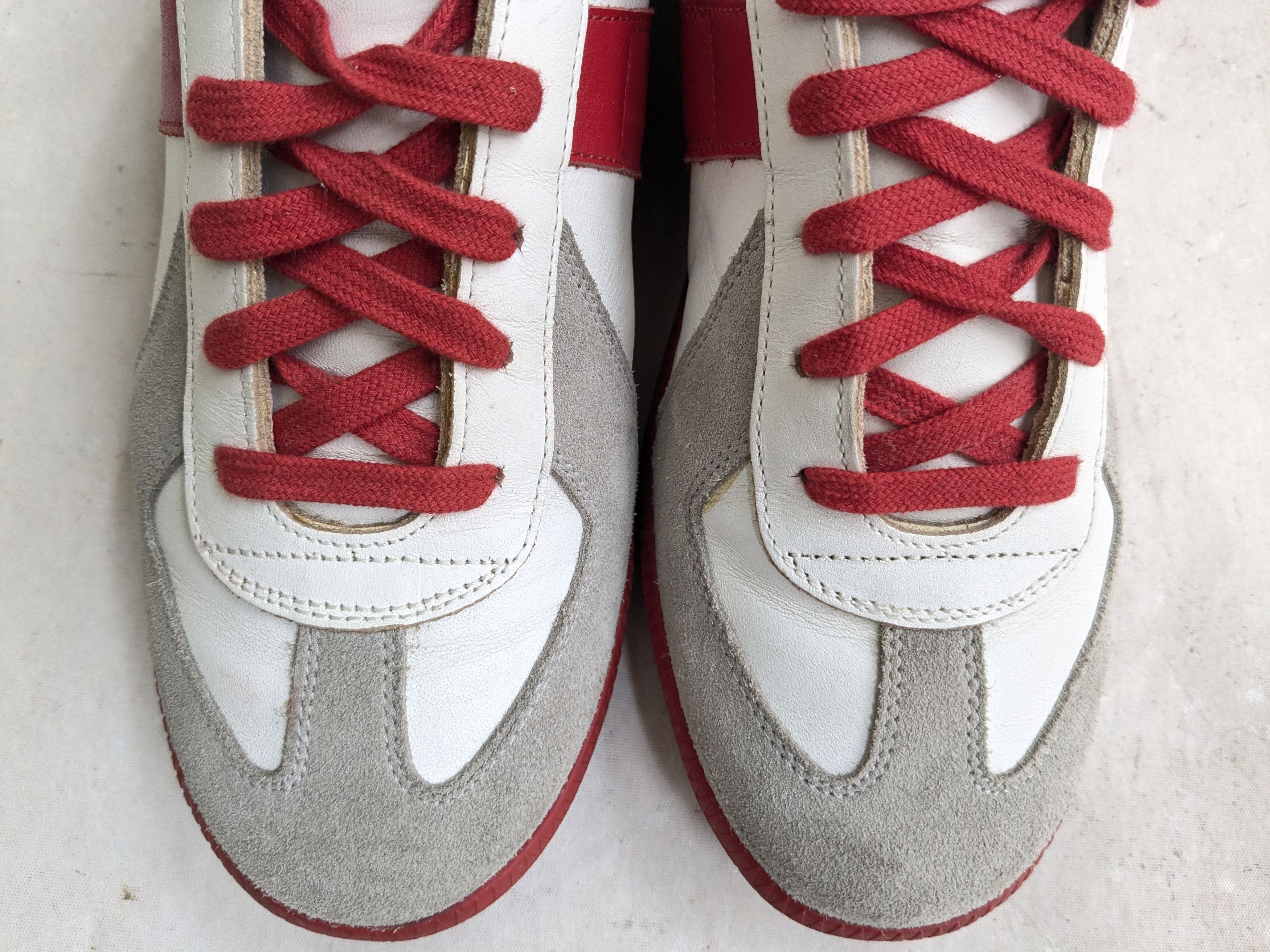 Maison Margiela Maison Margiela GAT Replica White Gray Red 8 41 Size US 8 / EU 41 - 2 Thumbnail