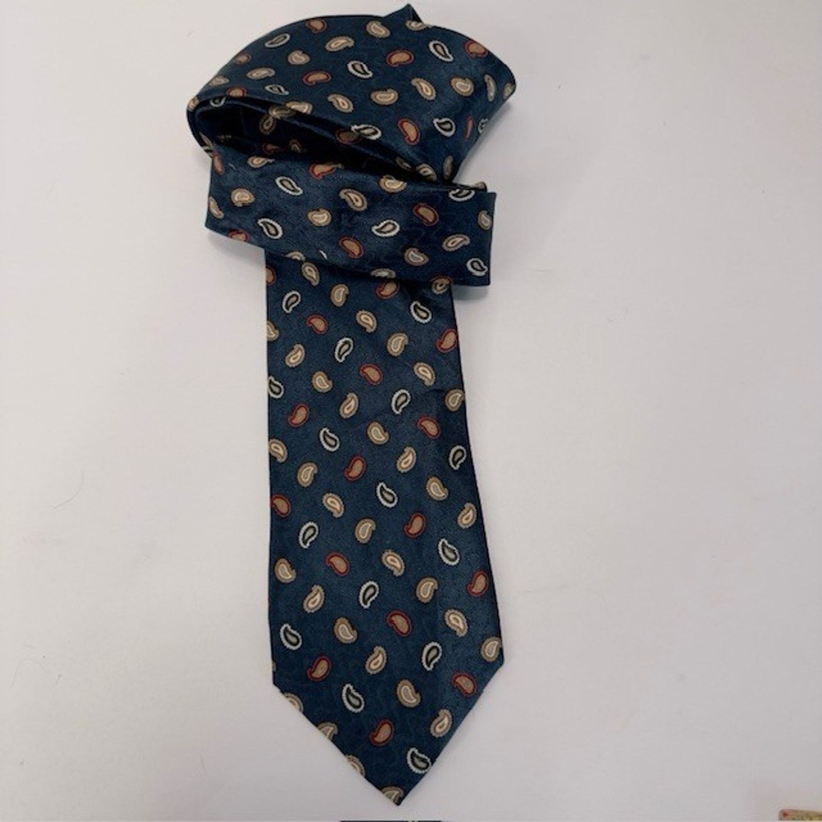 Jos. A. Bank JOS. A. BANK Executive Silk 60 1/2 x 3 1/2" tie Paisley NAVY Size ONE SIZE - 8 Thumbnail