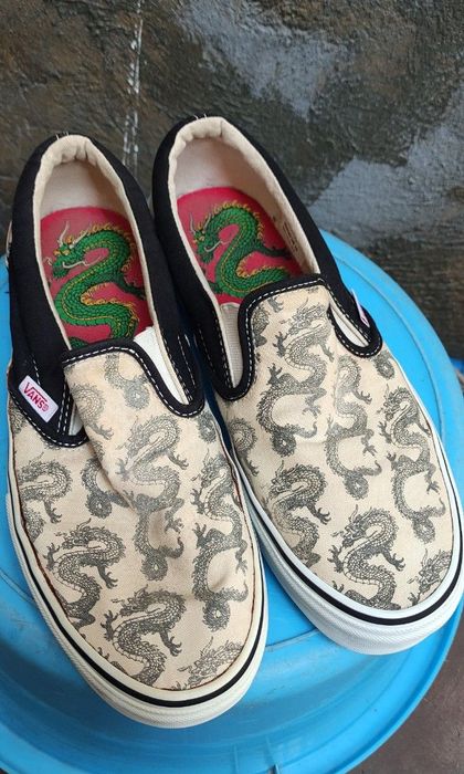 Vans slip on outlet dragon