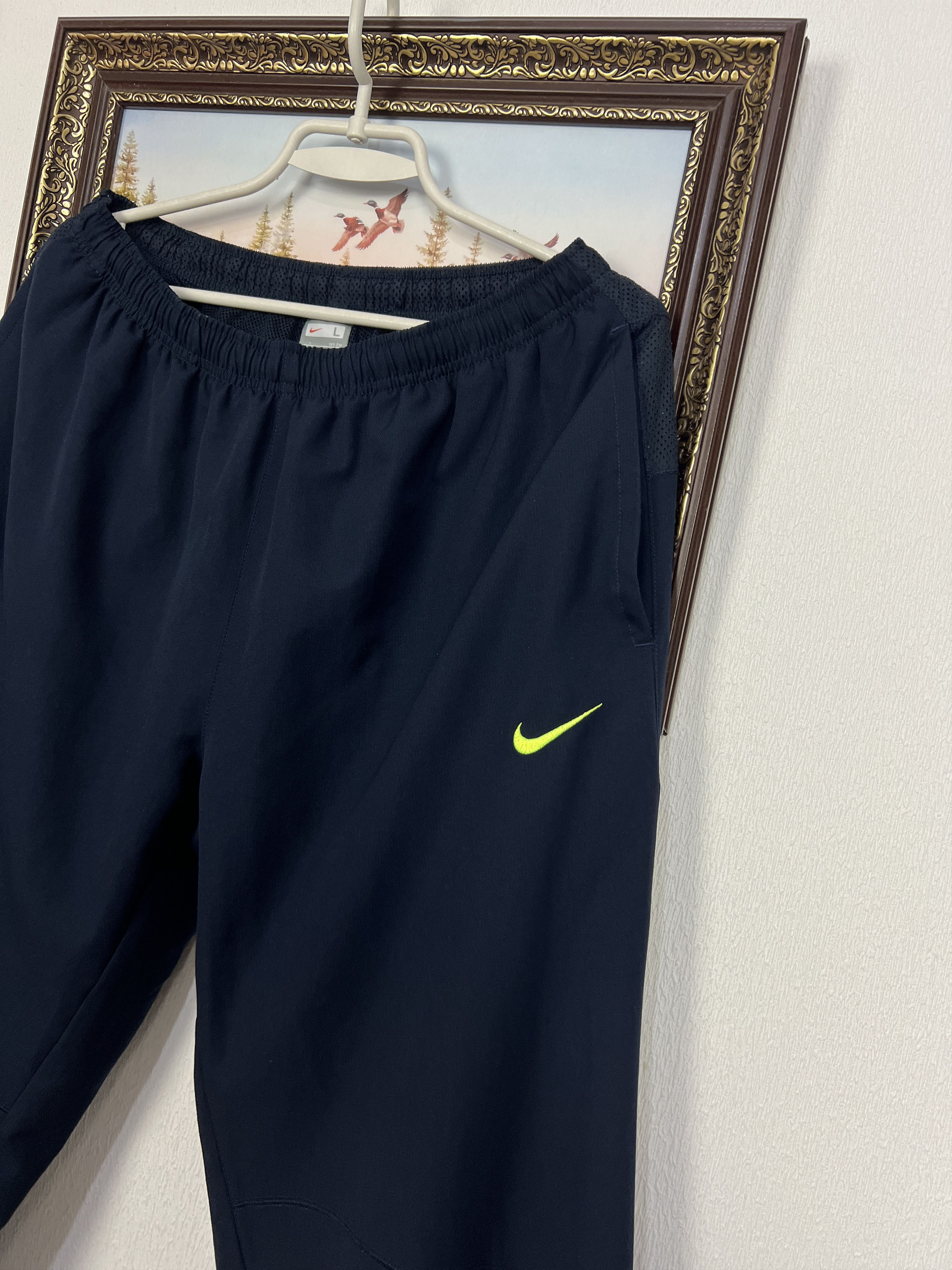 Nike Vintage Nike FC Barcelona Football Pants Soccer Sweatpants Size US 34 / EU 50 - 2 Thumbnail