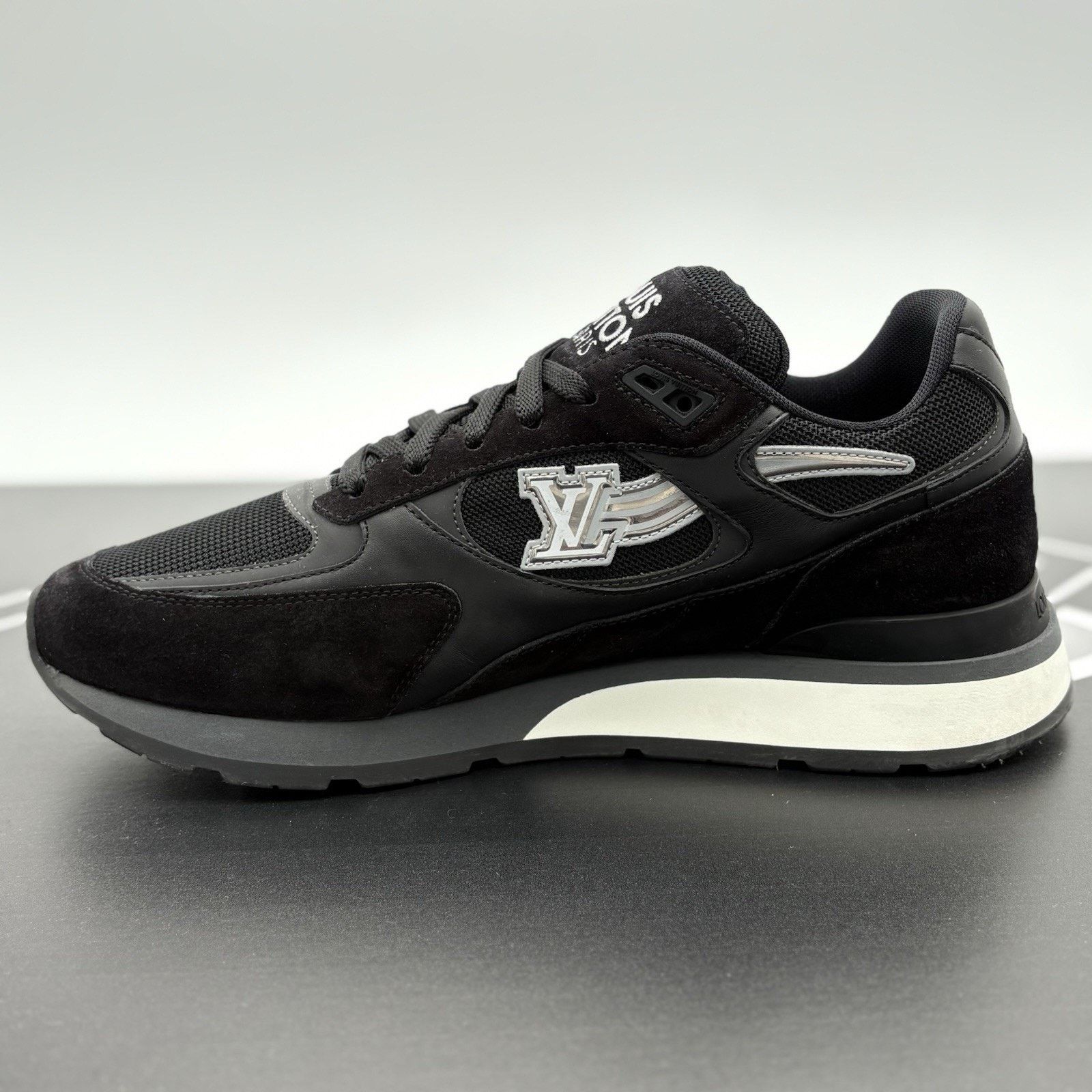 Louis Vuitton Louis Vuitton Run Away Low ' Black ' | EXCELLENT CONDITION! Size US 9.5 / EU 42-43 - 4 Thumbnail