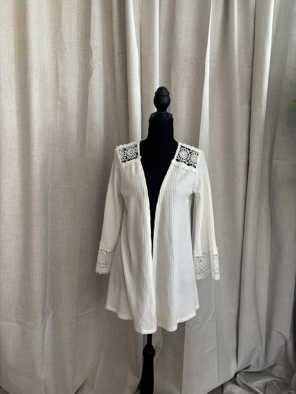 The Unbranded Brand Fairy Boho Lace cover up. Size ONE SIZE - 1 Thumbnail