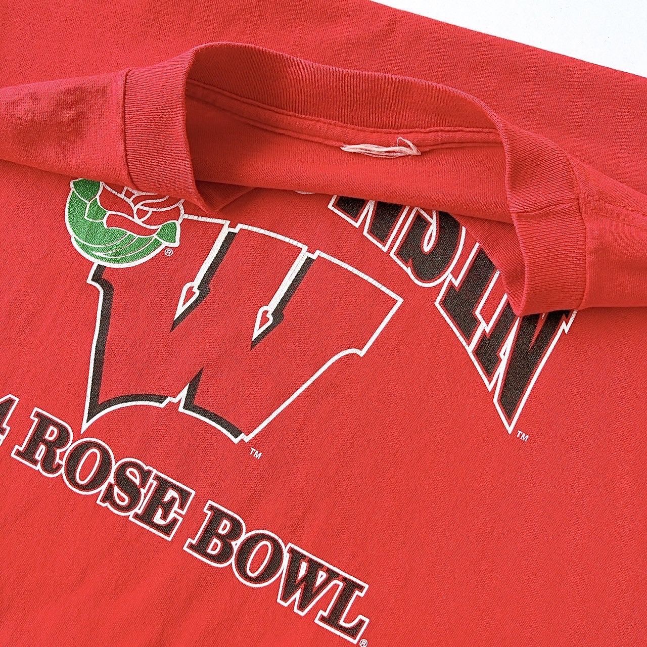 Vintage 90s Wisconsin Badgers UW football t-shirt/ L Size US L / EU 52-54 / 3 - 8 Thumbnail