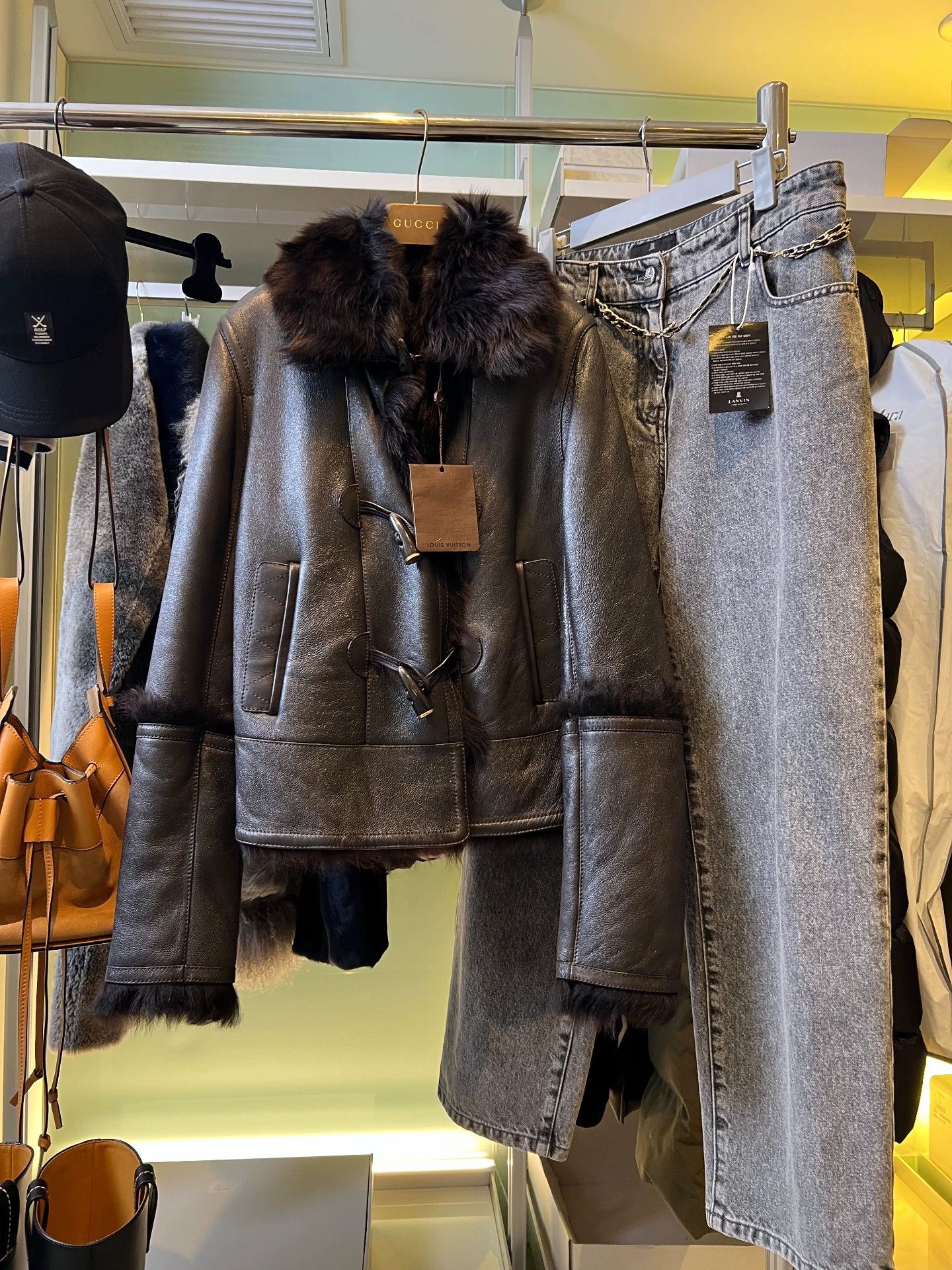 Louis Vuitton LV Reversible Deep Chestnut Brown Fur 40 Milan Size M / US 6-8 / IT 42-44 - 5 Thumbnail