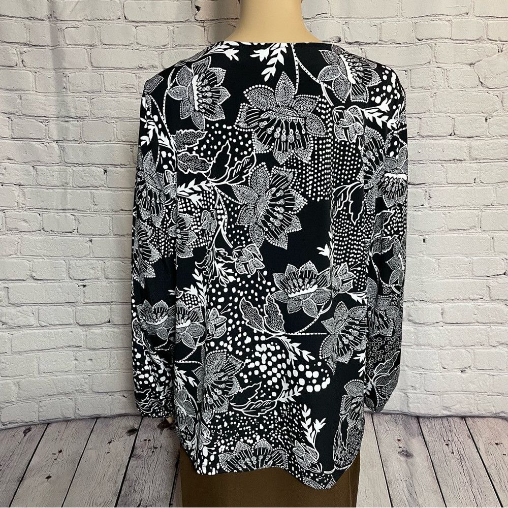 Other Susan Graver Floral Liquid Knit V-Neck Black White Tunic To Size L / US 10 / IT 46 - 4 Thumbnail
