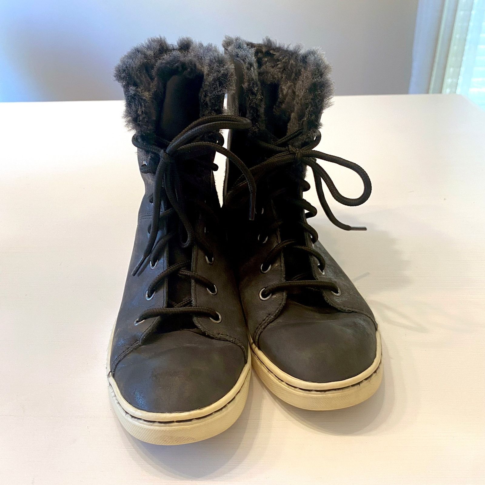 Ugg Ugg Croft Luxe Quilt Black Leather Ankle Boots Size 6 Size US 6 / IT 36 - 5 Thumbnail