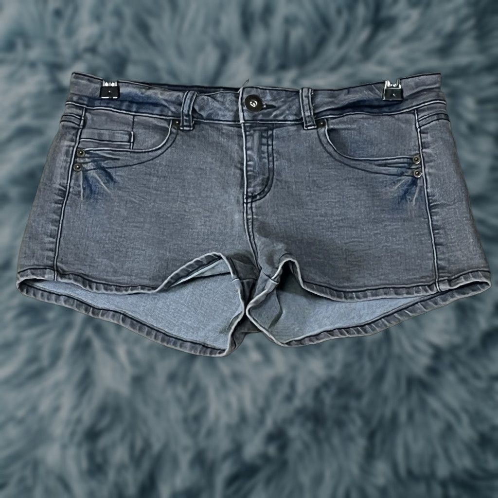 O'Neill O'Neill Women's Boyfriend Short Gray Denim Size 9 Casual Beach 5-Pocket Regular Adjustable Front Button Zip Knit? Size 30" / US 8 / IT 44 - 1 Thumbnail