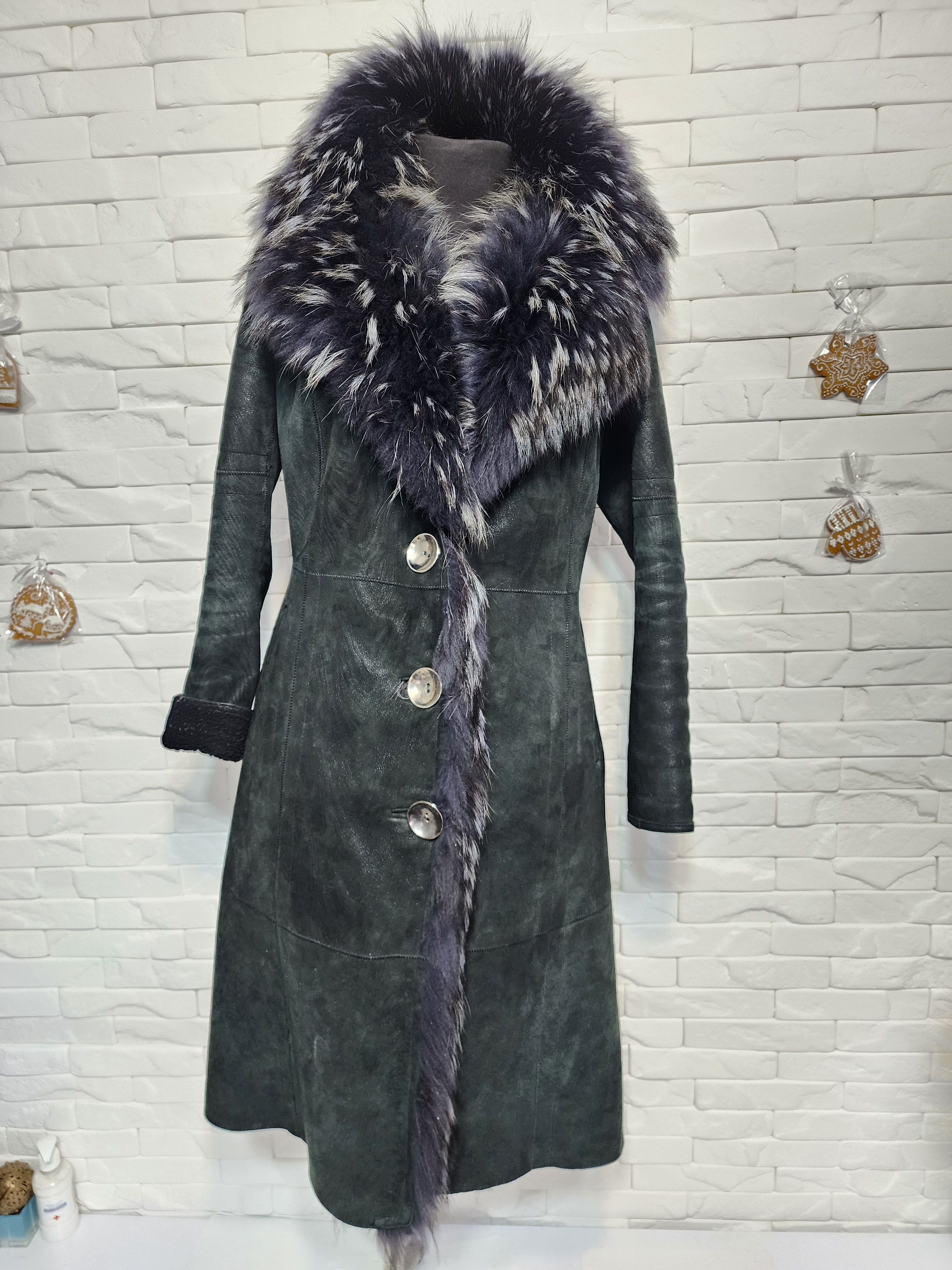 Furla Black Sheepskin Coat: Women's Genuine Fur, Button Front Size M / US 6-8 / IT 42-44 - 1 Thumbnail