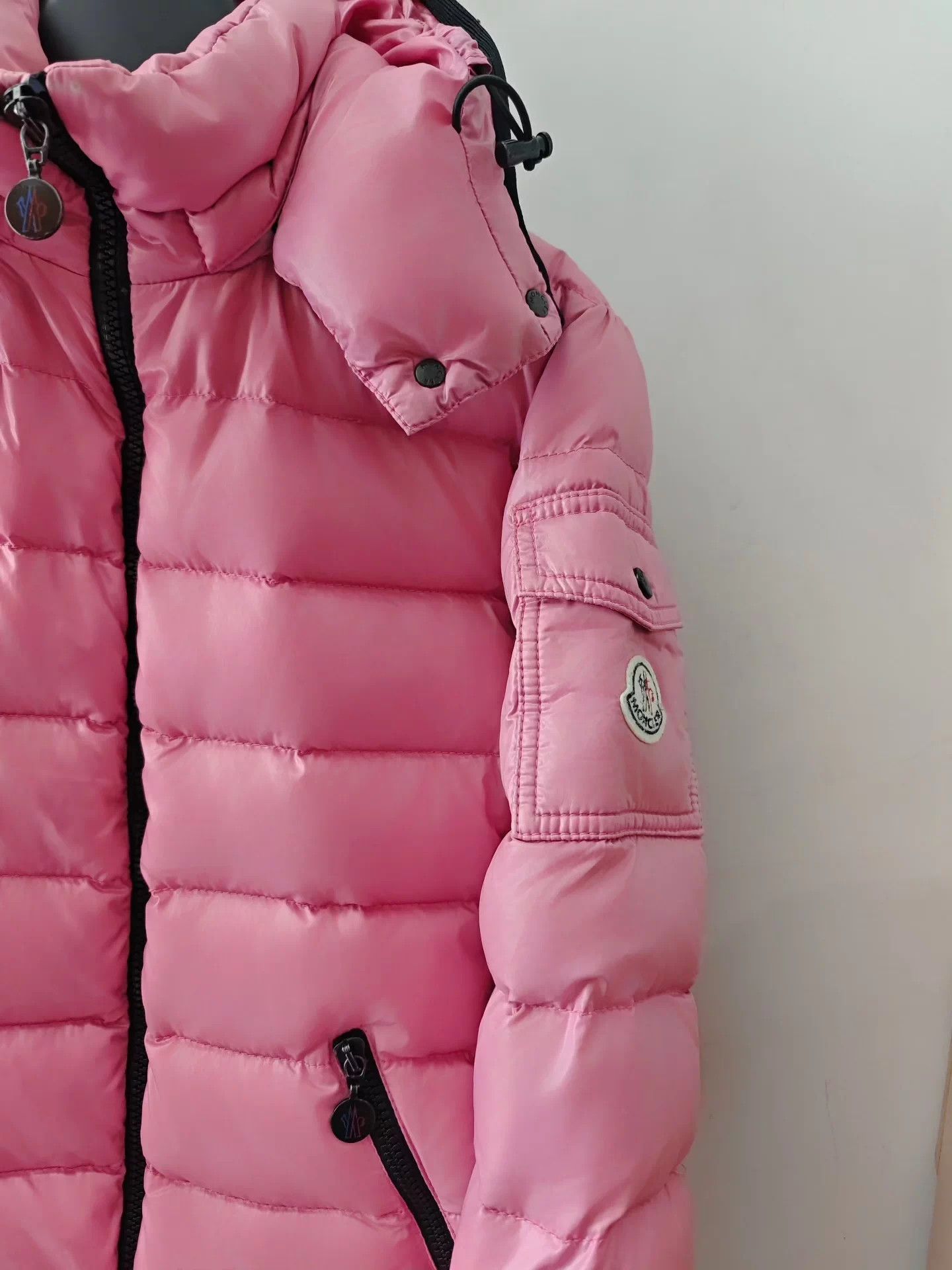 Moncler Moncler pink down jacket, Baby style. short hooded design Size XS / US 0-2 / IT 36-38 - 2 Thumbnail