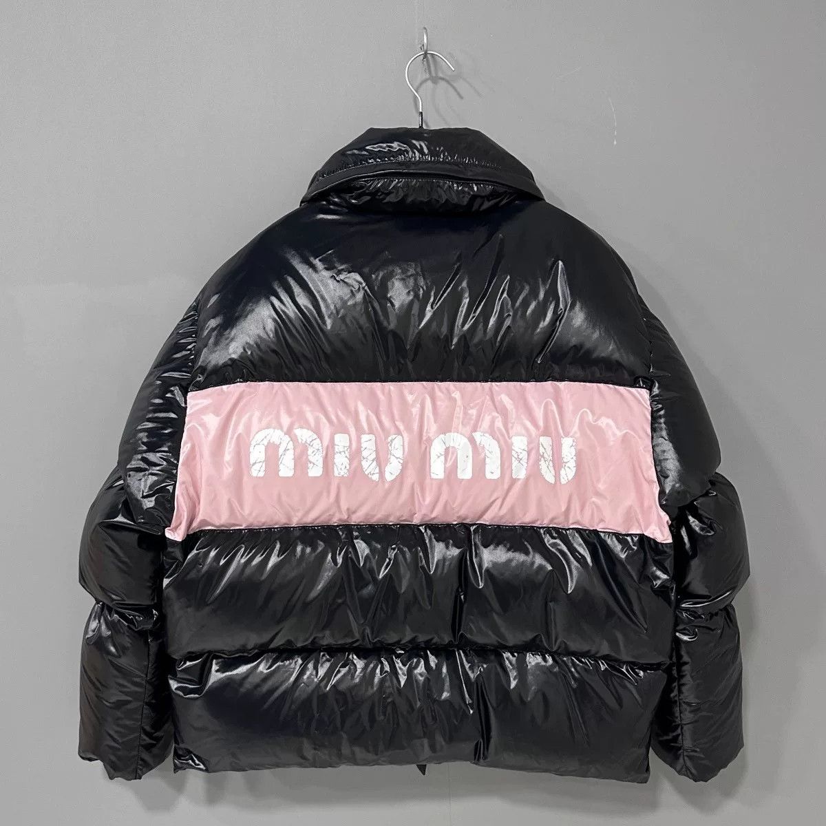 Miu Miu miumiu black logo puffer jacket Size M / US 6-8 / IT 42-44 - 1 Thumbnail