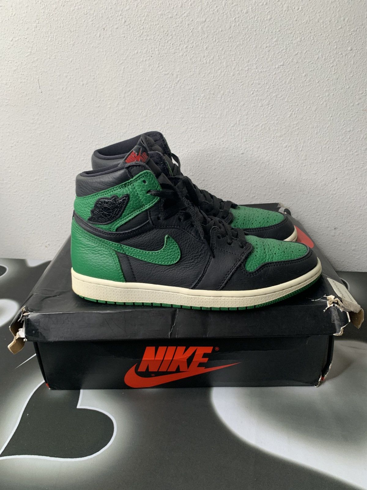 Jordan Brand Air Jordan 1 Retro High Og Pine Green 2.0 Size US 8 / EU 41 - 5 Thumbnail