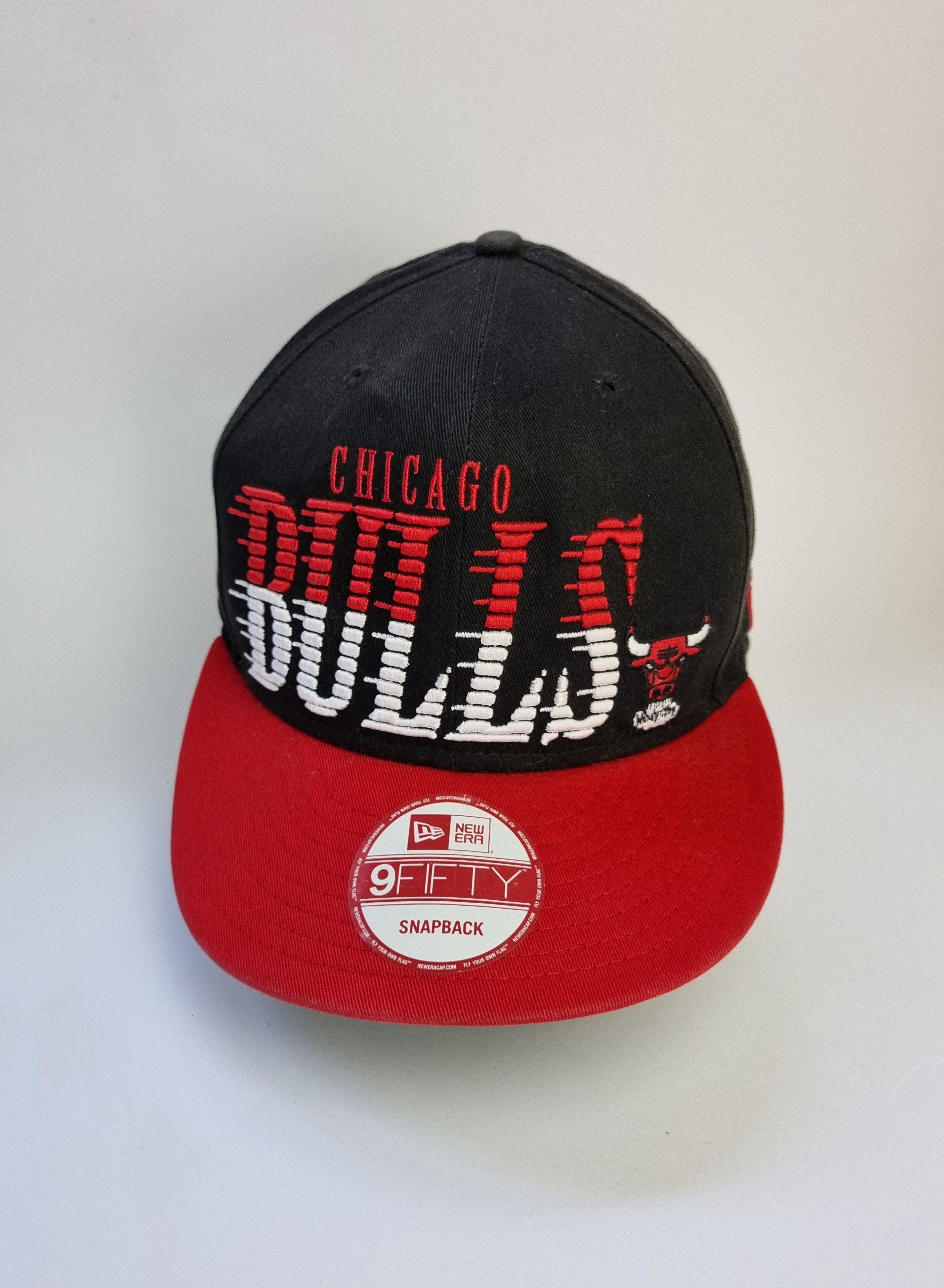 NBA × Vintage Spellout Big Logo Chicago Bulls Vintage Rare Cap Size ONE SIZE - 1 Thumbnail
