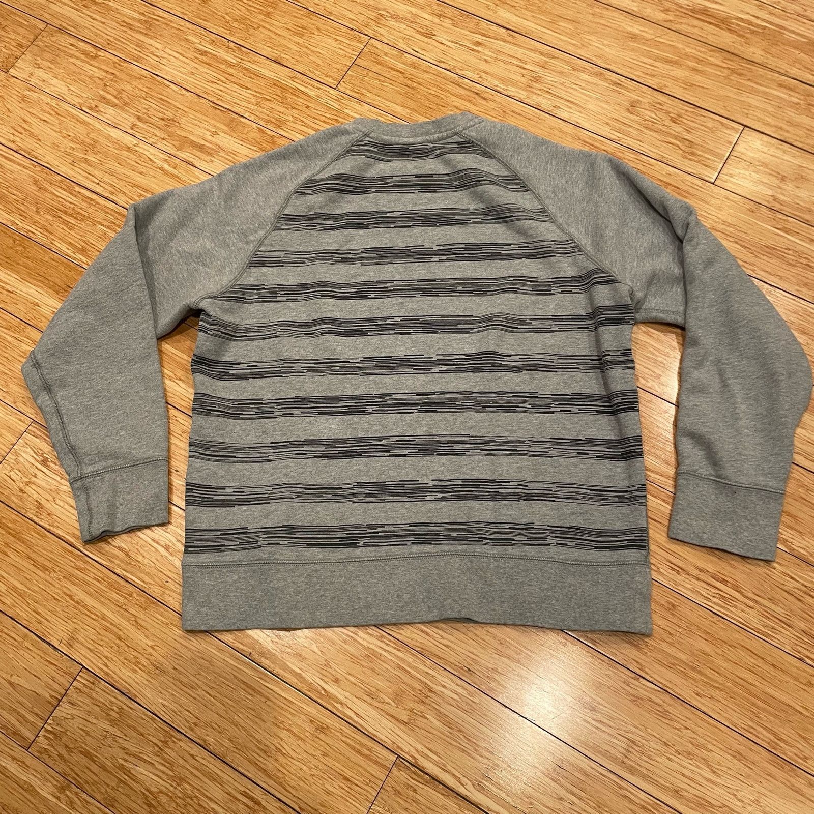 Nike Nike Striped Crewneck Sweatshirt Medium streetwear pullover Size US L / EU 52-54 / 3 - 5 Thumbnail
