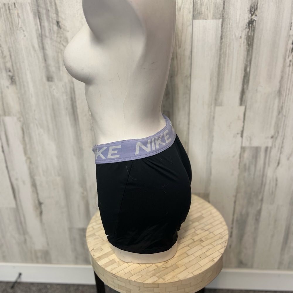 Nike Nike Women’s Black Athletic Shorts with Lavender Logo Waistb Size 25" / US 0 / IT 36 - 2 Thumbnail
