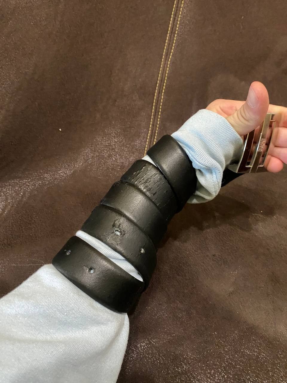 Hugo Boss black leather belt a metal buckle, possibly from Hugo Boss. Size ONE SIZE - 4 Thumbnail