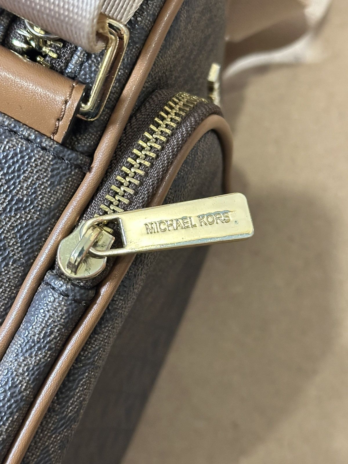 Michael Kors MICHAEL KORS SLING SLING BAG. Size ONE SIZE - 11 Thumbnail