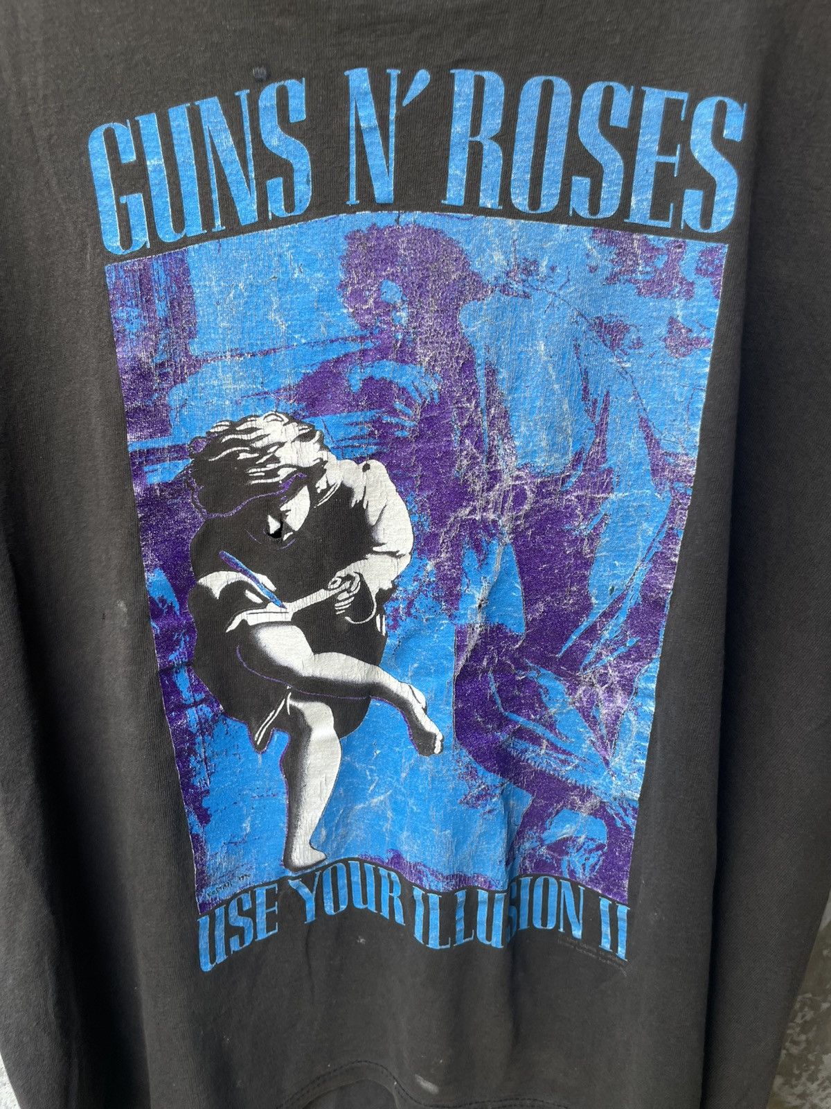Vintage Vintage 91 THRASHED Gun N’ Roses “Use Your Illusion” Tee Size US L / EU 52-54 / 3 - 2 Thumbnail