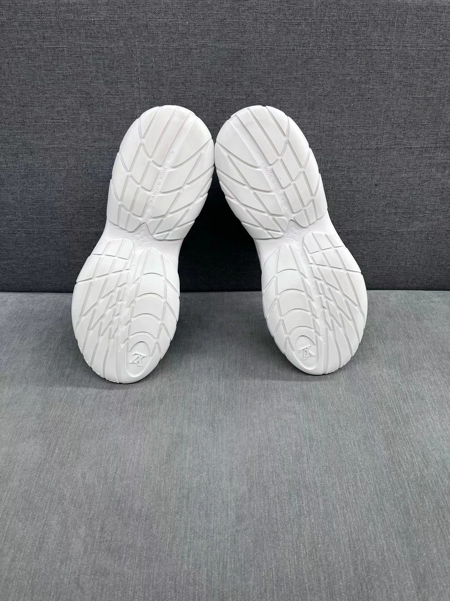 Louis Vuitton LOUIS VUITTON AC Round Toe Low Top Sneakers US9 99N Size US 9 / EU 42 - 6 Thumbnail