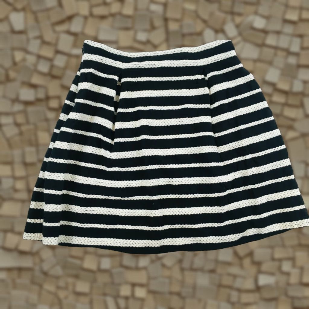 Vintage Max Studio Circle Skirt White Black Striped With Side Zipper Pleated Size Small Womens Skirt Size 28" / US 6 / IT 42 - 1 Thumbnail