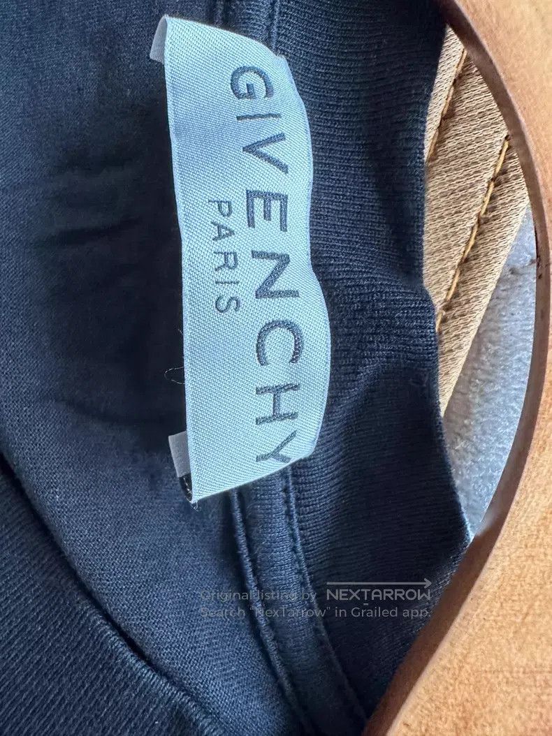 Givenchy Givenchy Shark short-sleeved Size US M / EU 48-50 / 2 - 4 Thumbnail
