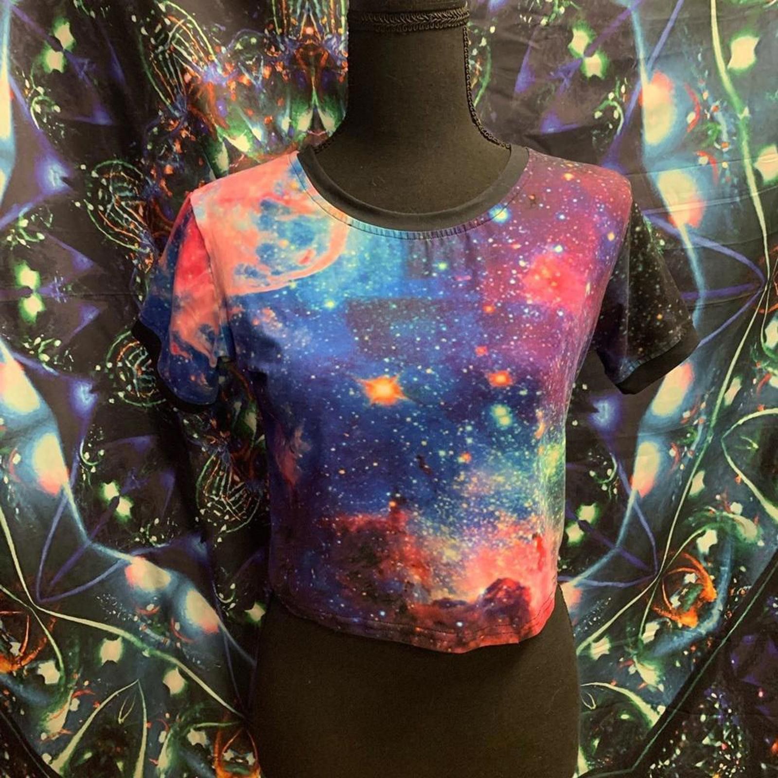 Designer Galaxy Print Cropped T-Shirt Size L / US 10 / IT 46 - 1 Thumbnail