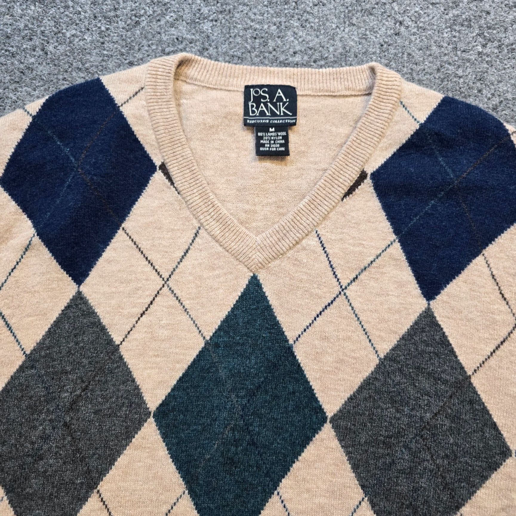 Jos. A. Bank VINTAGE Jos A Bank Sweater Mens Size M Beige Argyle Diamond V Neck Classic Casual Size US M / EU 48-50 / 2 - 2 Thumbnail