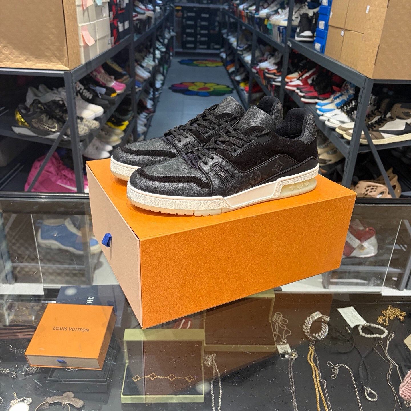 Louis Vuitton Louis Vuitton Black Lowtop Sneakers 10.5 Men Size US 10.5 / EU 43-44 - 1 Thumbnail