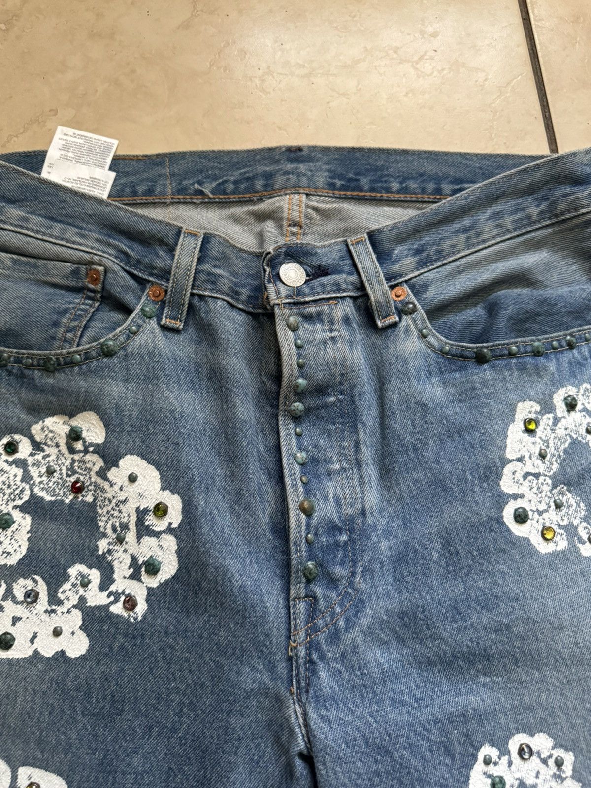 DENIM TEARS × Levi's Denim Tears x Levi's 501 Cotton Rhinestone Wreath Jeans Size US 33 - 3 Thumbnail