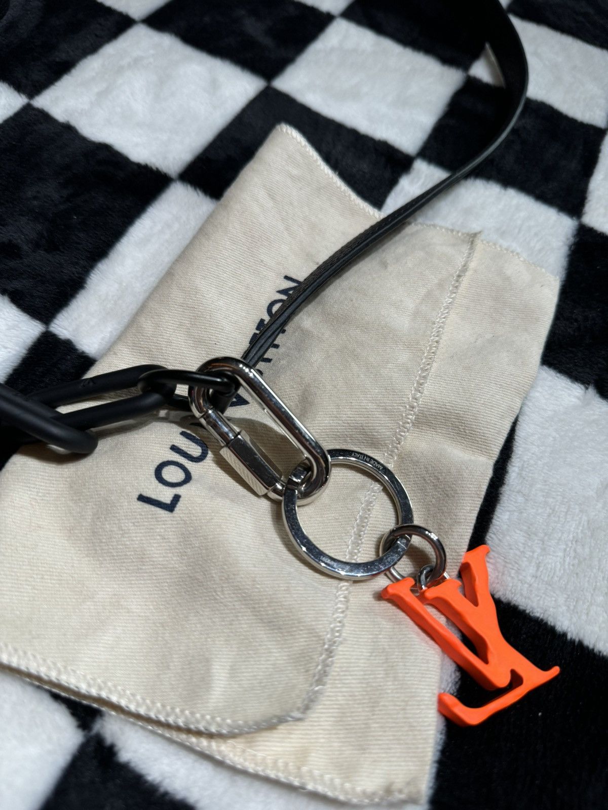 Louis Vuitton $736 VIRGIL ABLOH KEYCHAIN SOLAR RAY LV CARABINER CHARM Size ONE SIZE - 6 Thumbnail