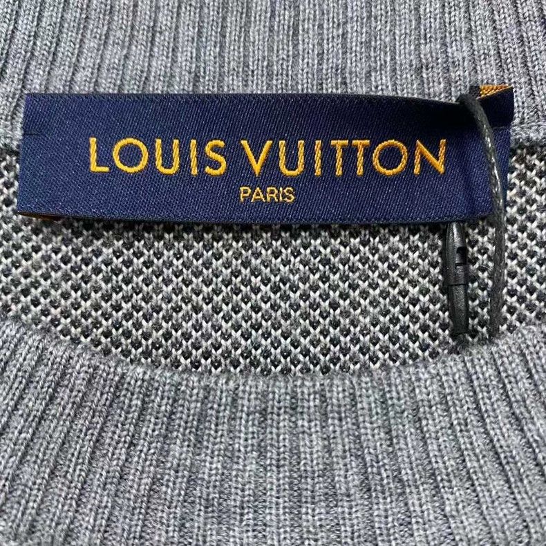 Louis Vuitton Louis Vuitton Digital headshot bullet screen wool sweater Size US S / EU 44-46 / 1 - 4 Thumbnail