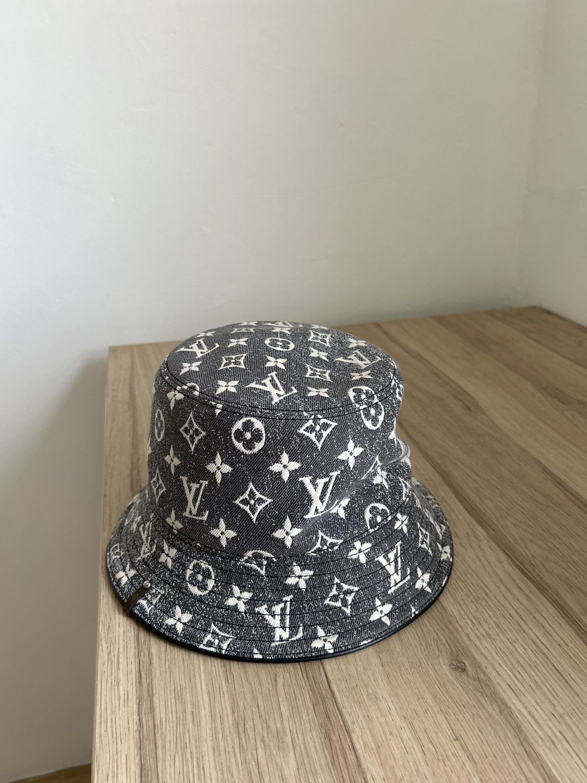 Louis Vuitton Louis Vuitton Size ONE SIZE - 1 Thumbnail